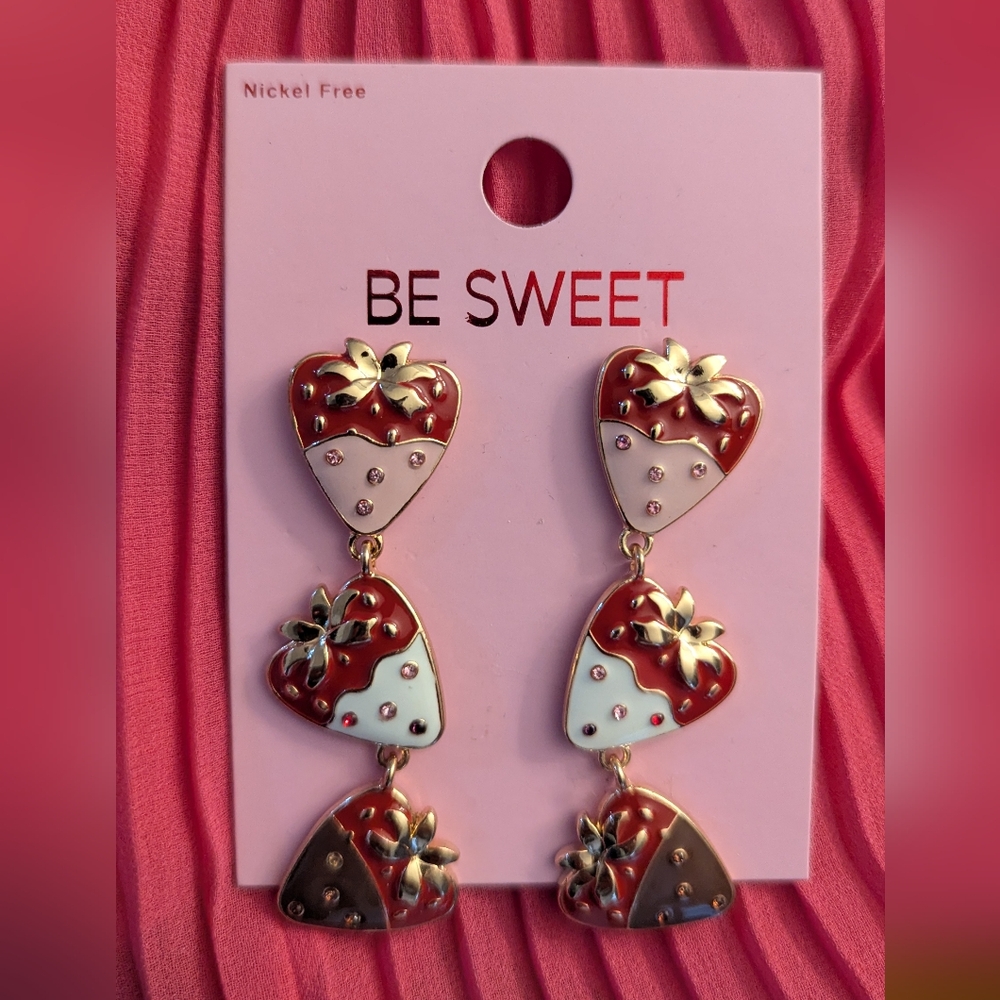 ❤️5 for $25❤️ Target Strawberry Drop Earrings – NWT